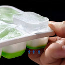 Forma de Gelo Cubo com Tampa Rígida e Fundo de Silicone - Tik Trend